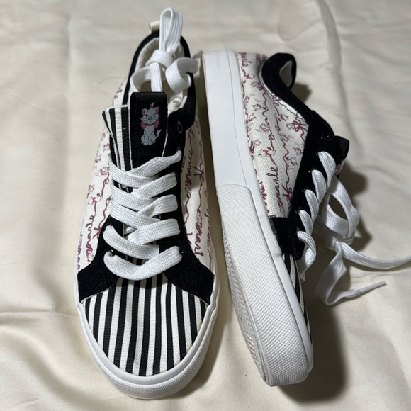 Disney The Aristocats Marie Stripe Lace-Up Sneakers from Hot Topic in size 8 - Picture 2 of 8